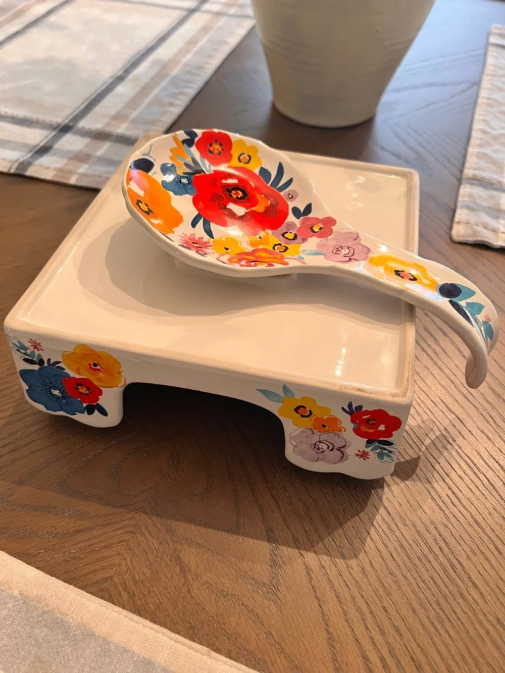 The Pioneer Woman White Ceramic Spoon Rest with Scalloped Edge